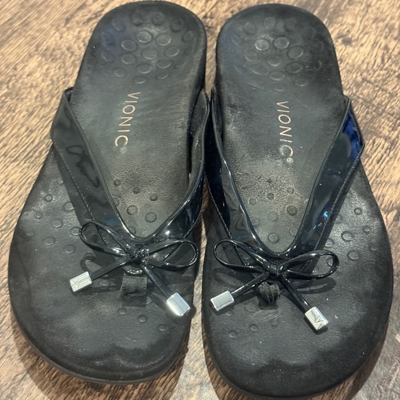 Vionic Black Sandals Sleek Comfortable Design - Picture 2 of 5